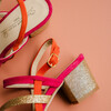 sandale rose vif, orange et dorée