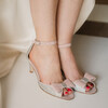 Sandale argentée aux détails rose 