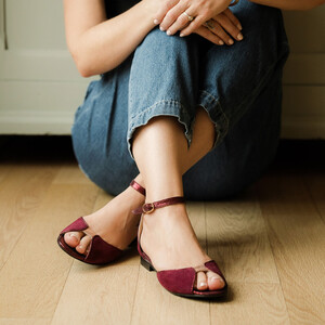 Burgundy flat sandal