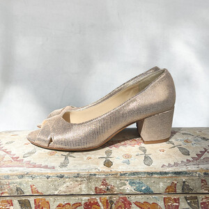 Crossed strap pumps in bronze viper print