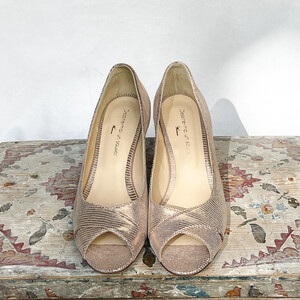 Crossed strap pumps in bronze viper print