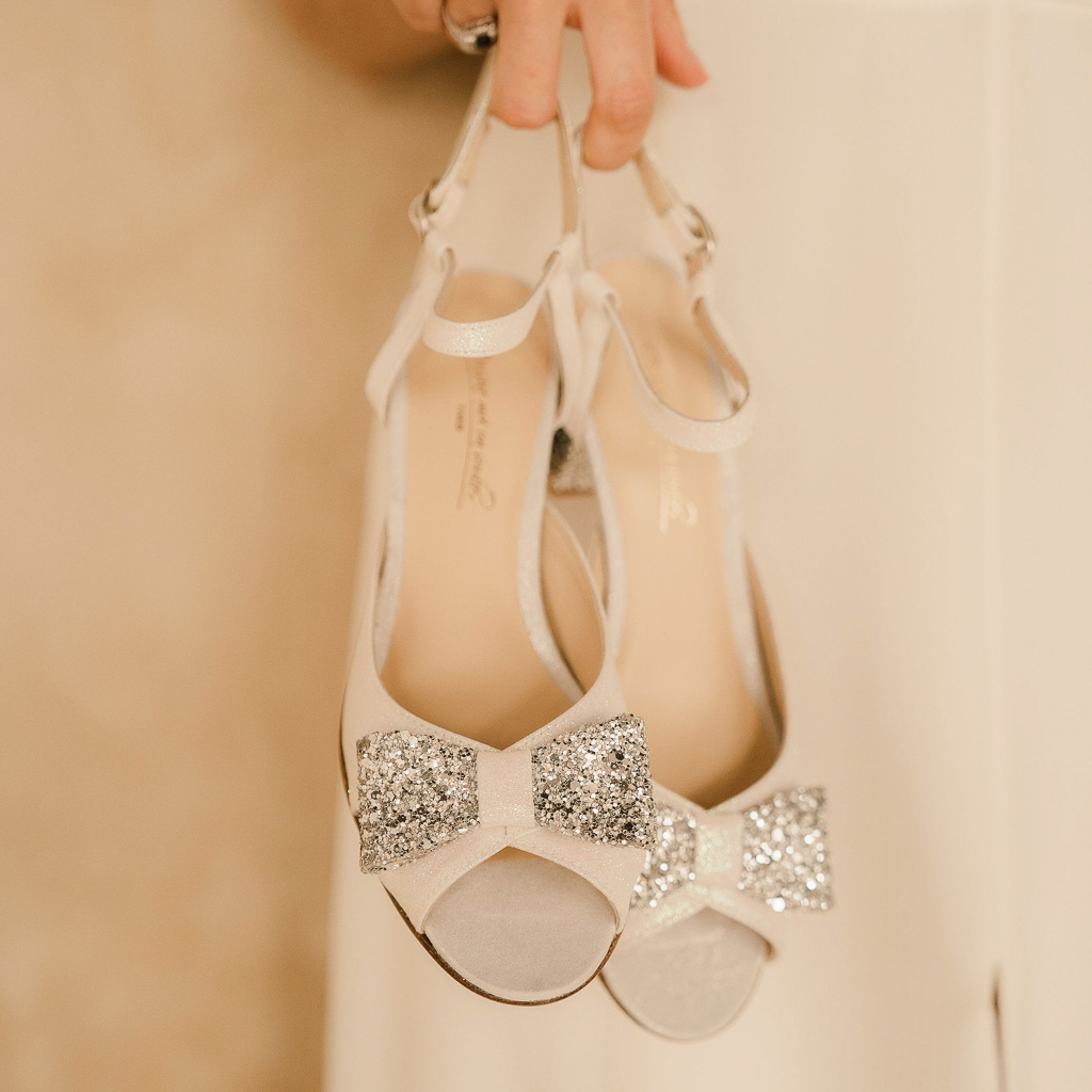 Chaussures de mariée blanches et ivoire : sandale sandales en paillettes
