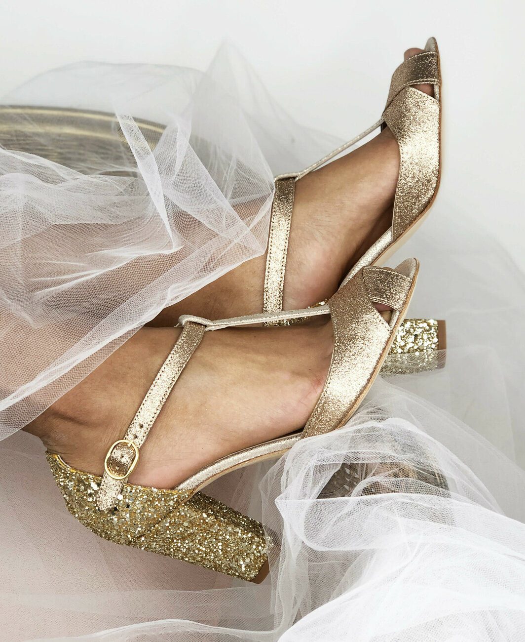 Open Salomé in iridescent and glitter champagne