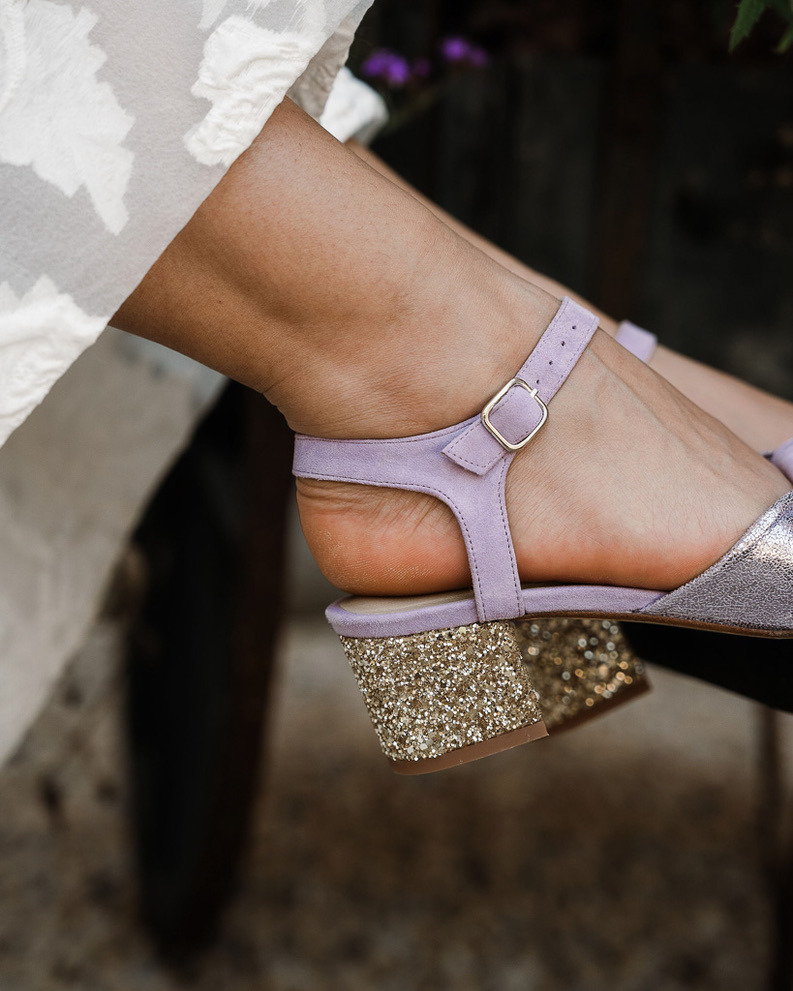 Suzanne en velours lilas, irisés argent et glitter argent