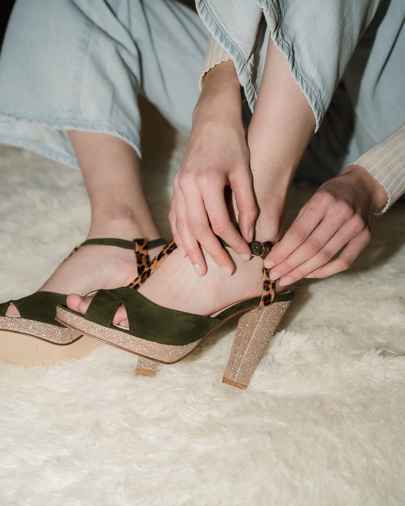 Salomé ouverte à plateforme en velours kaki