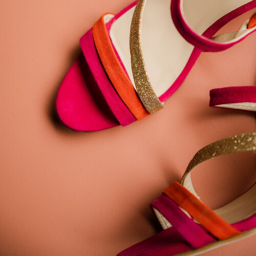 Emma en cuirs velours orange fluo, framboise et fines paillettes champagne