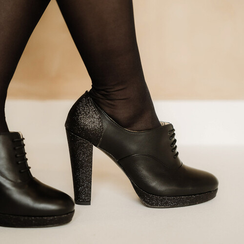 Richelieu en cuirs lisse noir et fines paillettes noir