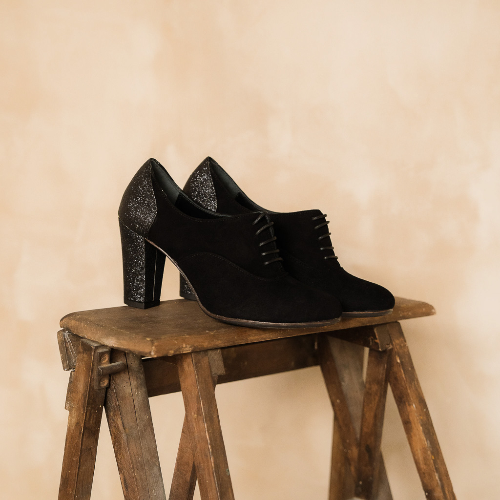 Richelieu en cuirs velours noir et fines paillettes noir