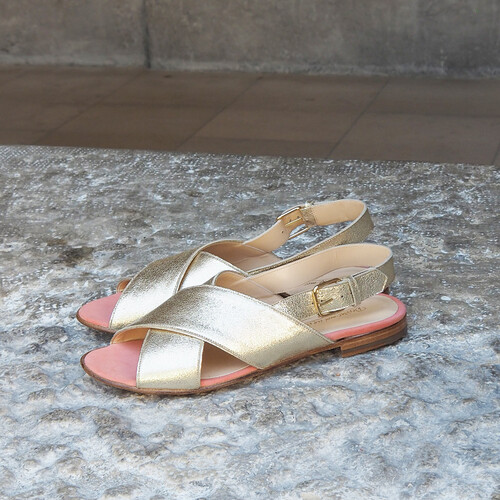 Sandale en irisé champagne et cuirs lisse rose