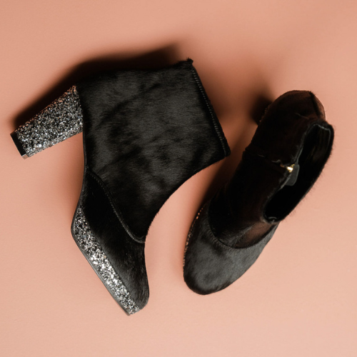 Bottine en cuirs glitter chrome et Poil noir