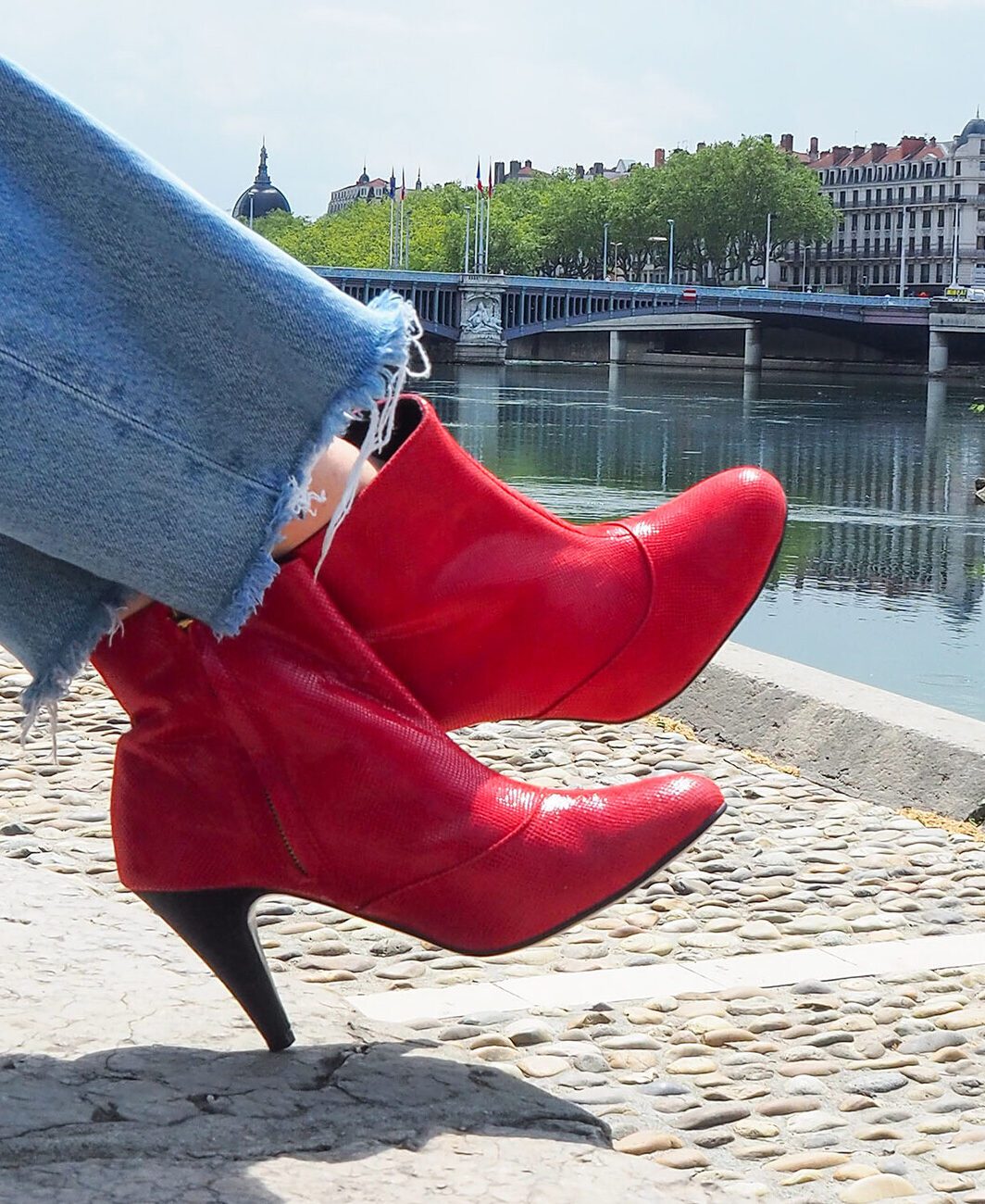 Red viperine boots in black patent leather