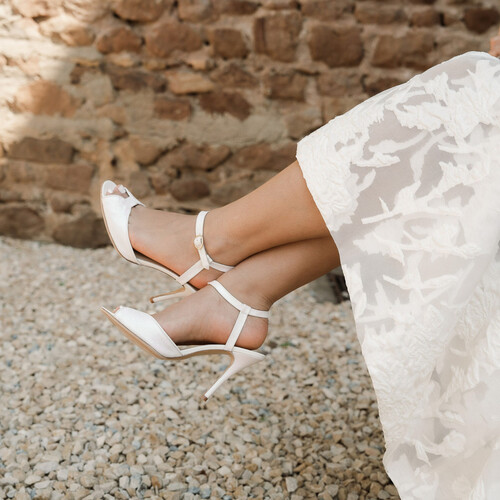 Charlotte en cuir lisse blanc et fines paillettes blanches