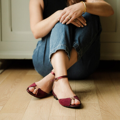 Charlotte en cuir velours bordeaux