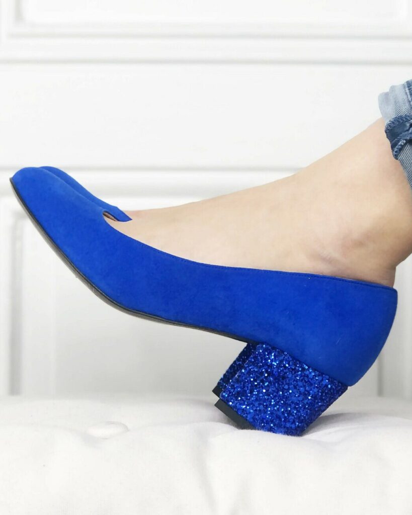 Escarpin en velours bleu électrique et glitter bleu