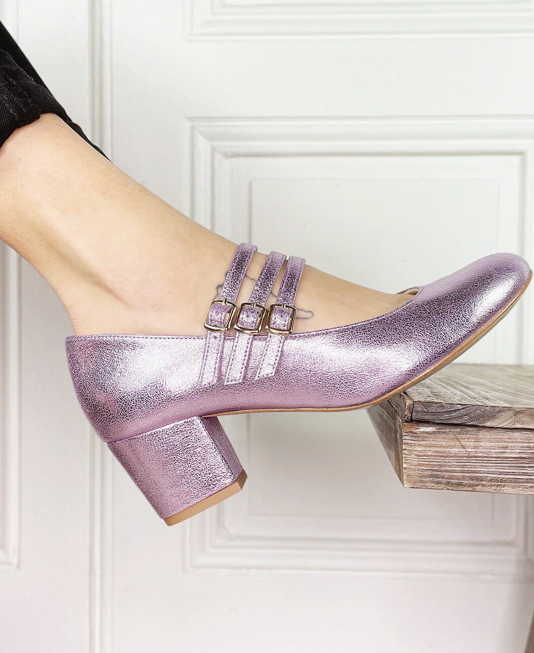 Escarpin bout rond en cuir irisé lilas