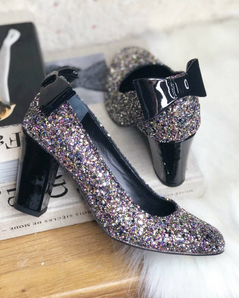 Escarpin en glitter multicolore et venis noir