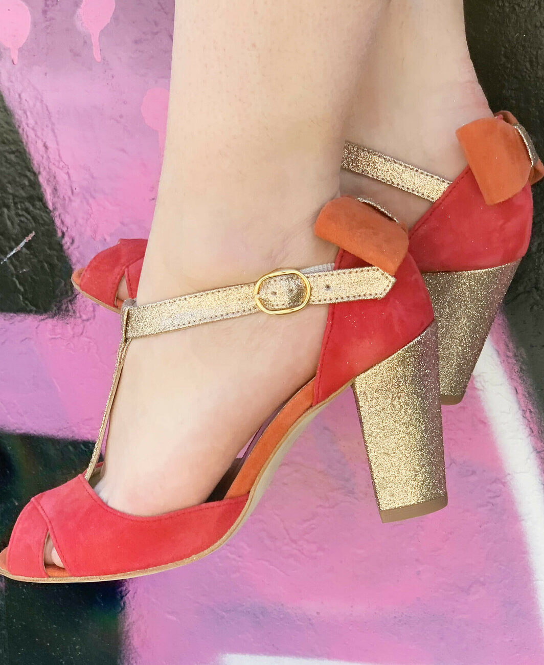 Salomé brides croisées en velours pastèque, corail foncé et paillettes champagne