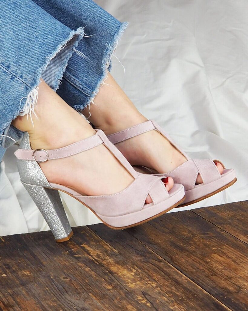 Salomé plateforme brides croisées en velours rose dragée et paillettes argent