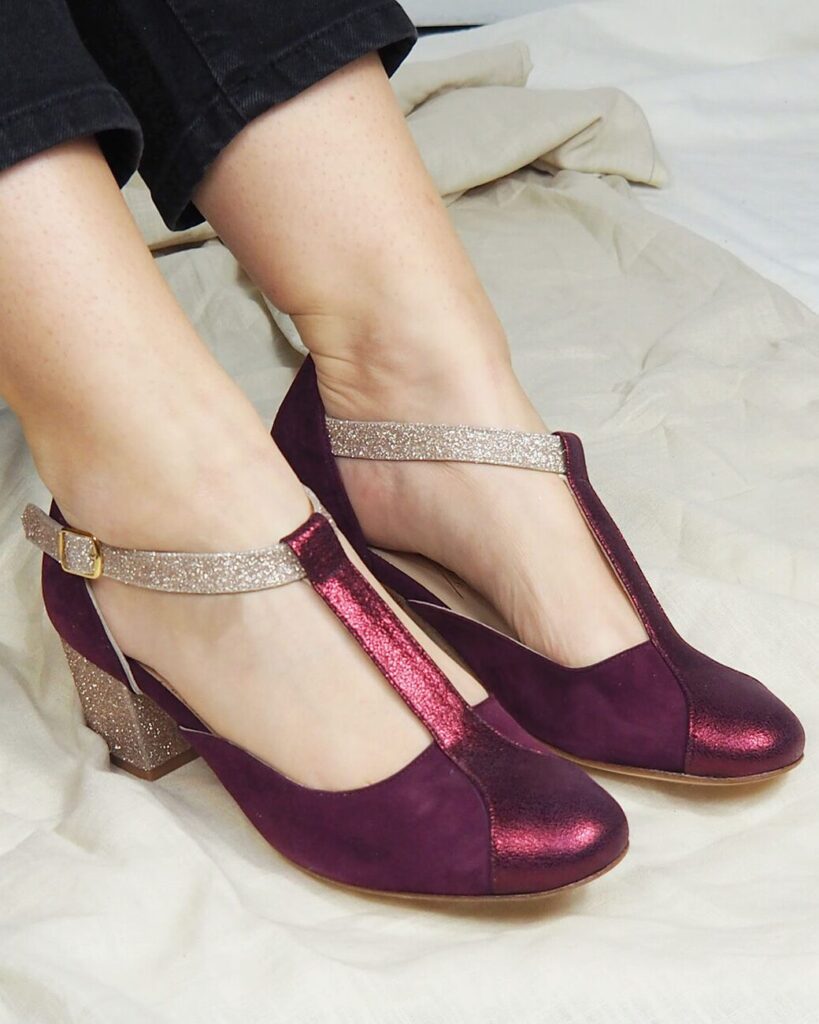 Salomé en cuir velours, irisé grenat et paillettes or blond