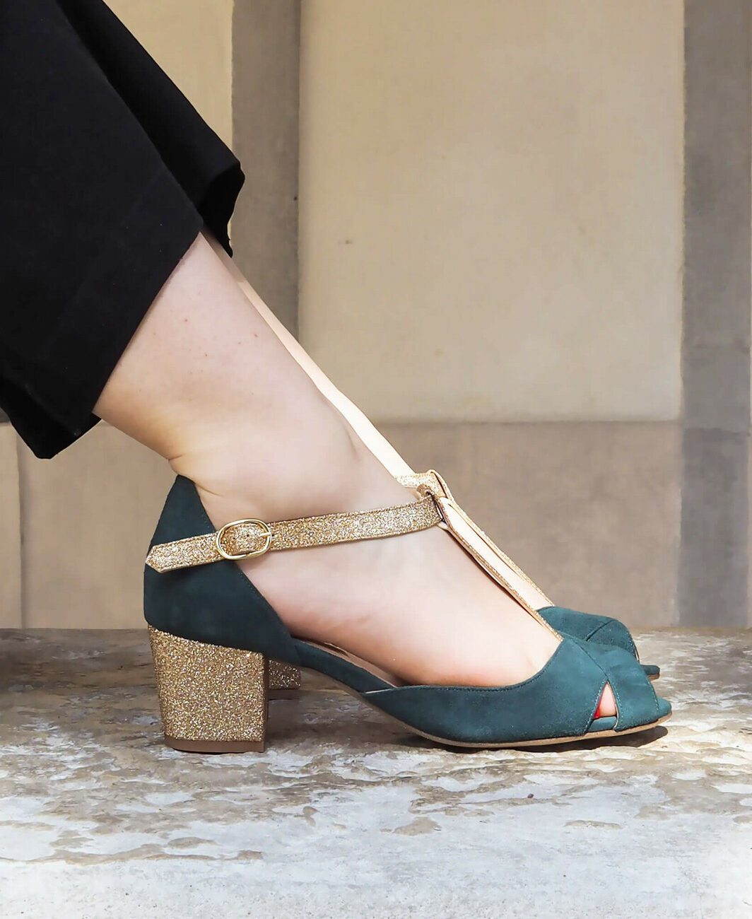 Cross-strap slingback in eucalyptus-green velvet and fine champagne sequins