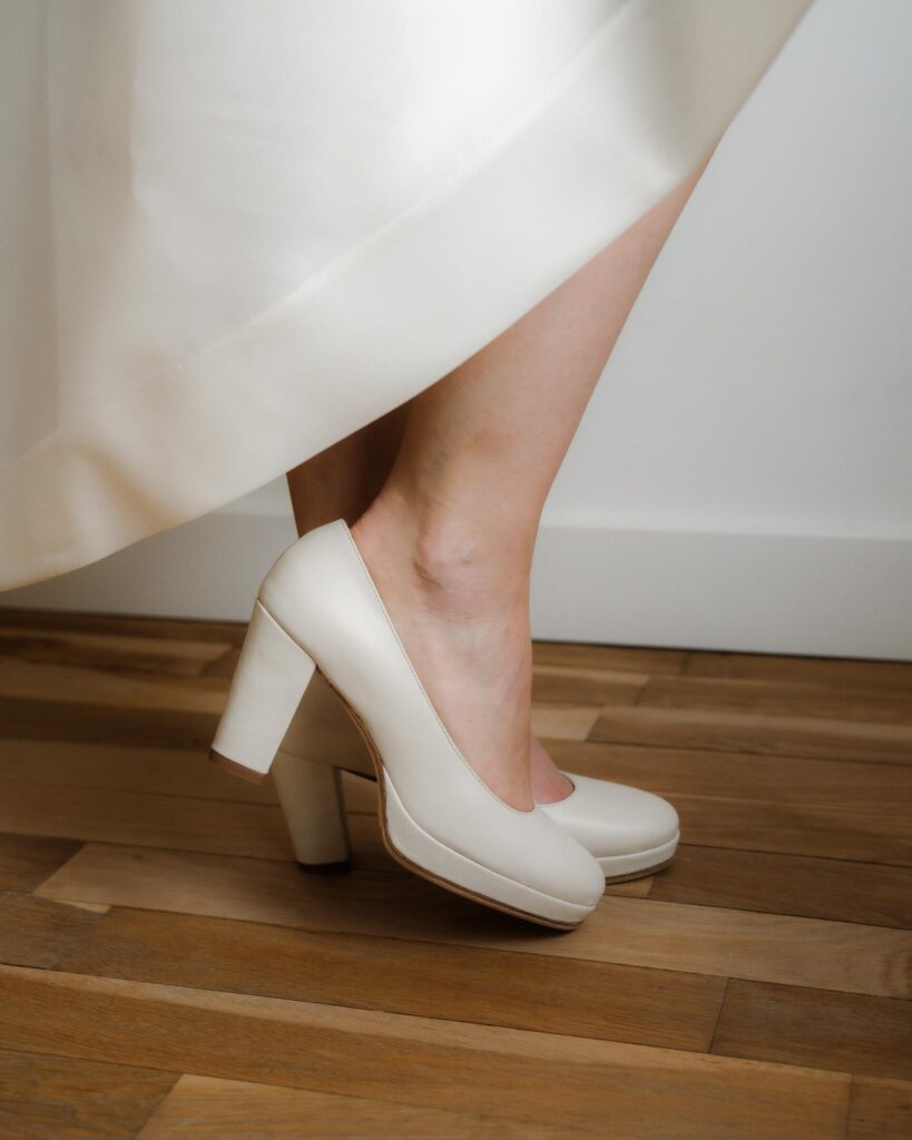 Escarpin plateforme en cuir blanc cassé