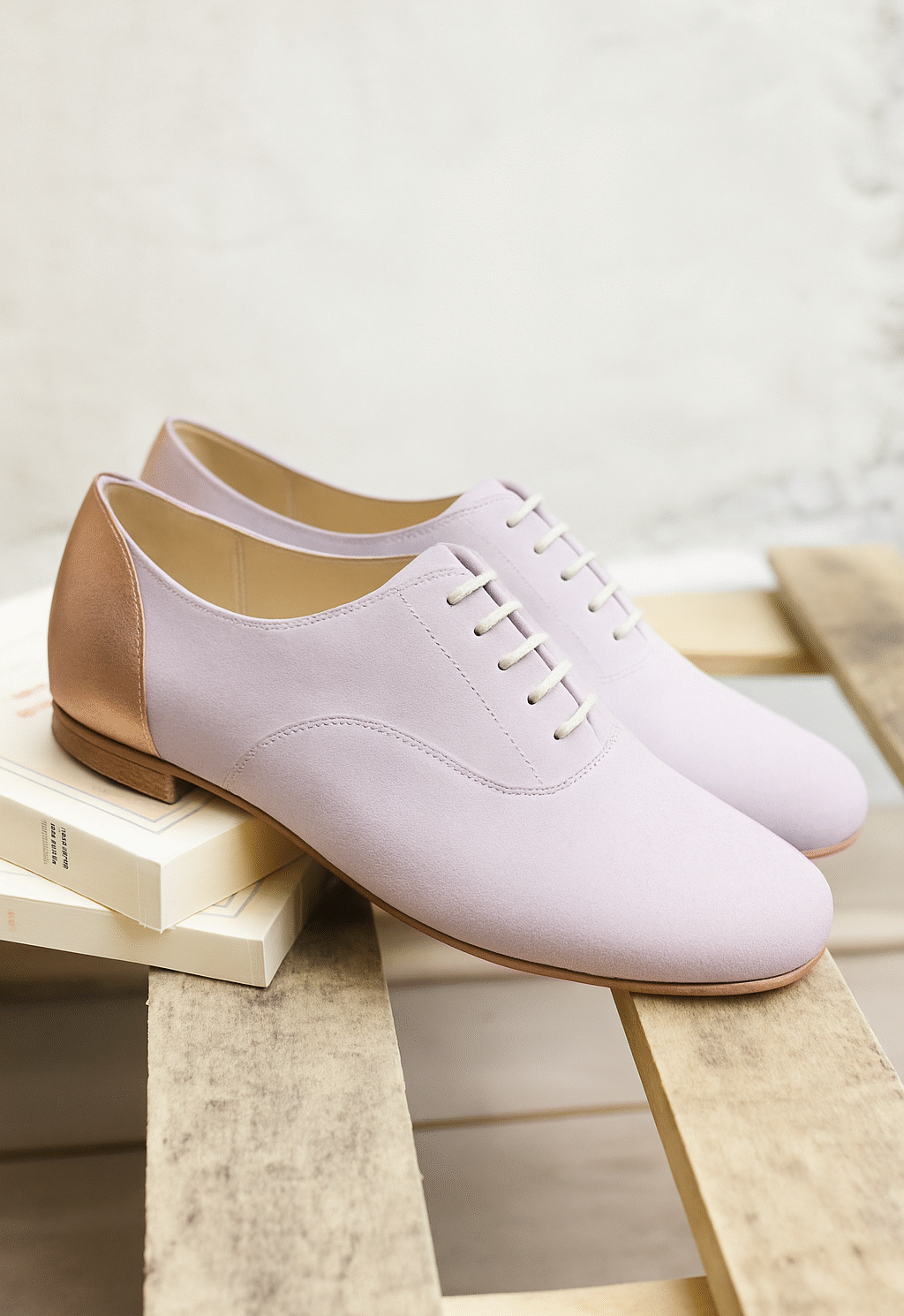 Richelieu en velours rose dragée et irisé or rose