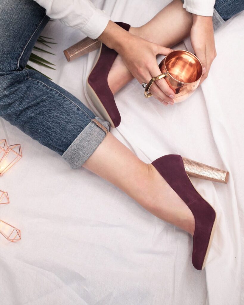 Escarpin en velours grenat et vipérine bronze