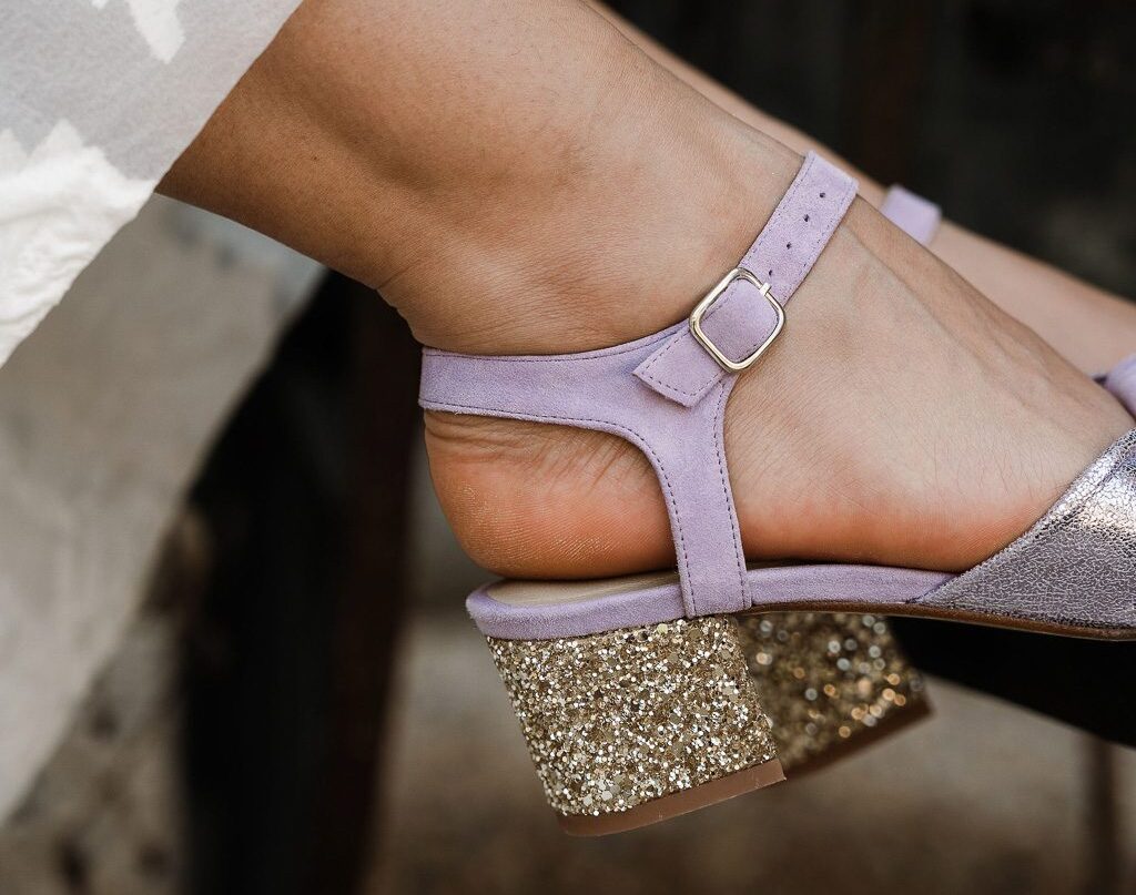 Suzanne en velours lilas, irisés argent et glitter argent Suzanne en velours lilas, irisés argent et glitter argent