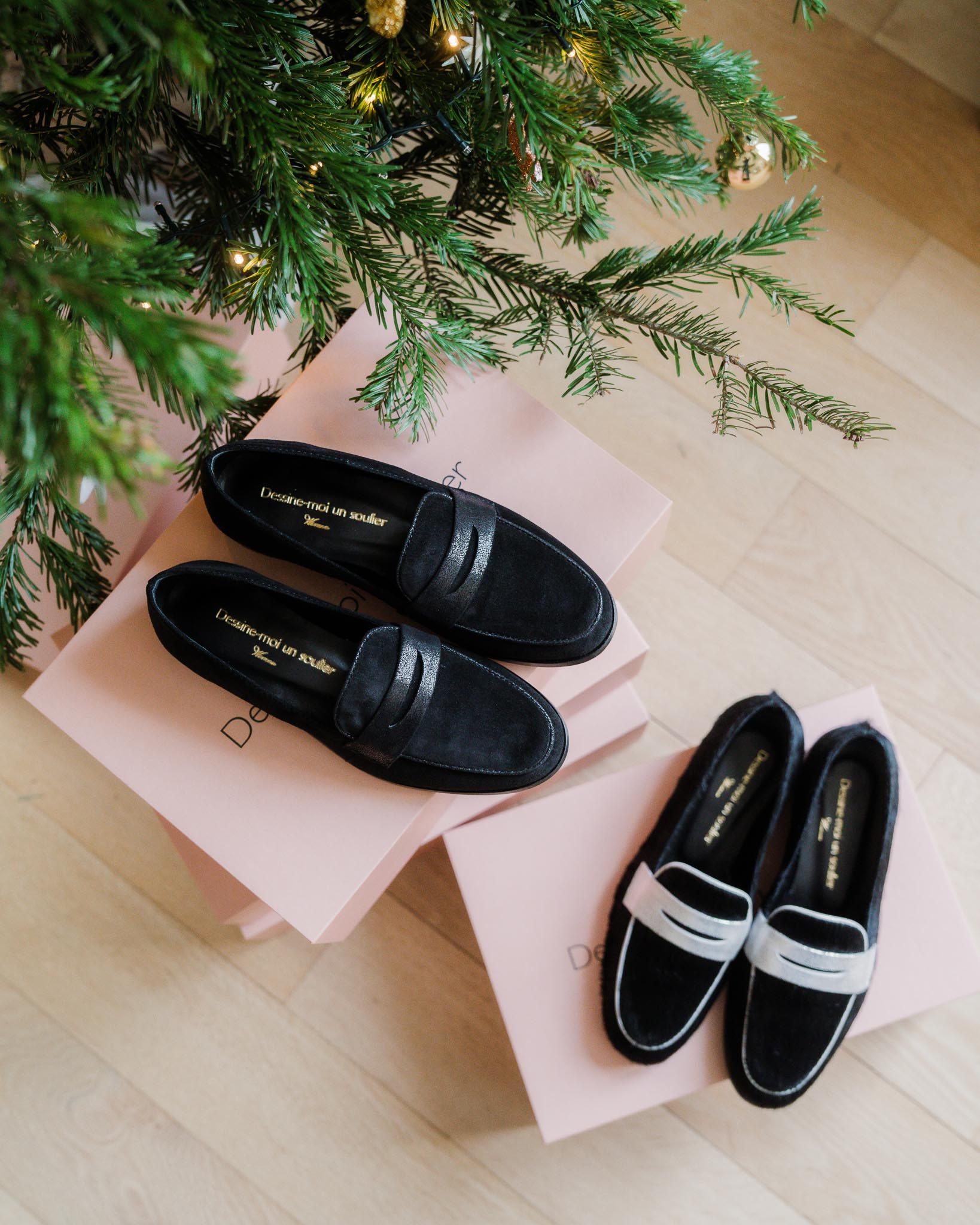 Mocassin en poils et irisés noirs.