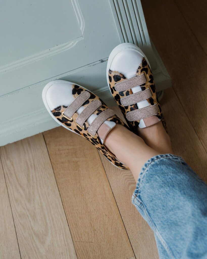 Baskets blanches, léopard et or blond