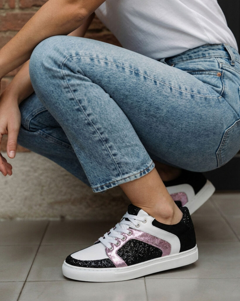 Baskets en cuir lisse blanc, glitter noir, irisé lilas