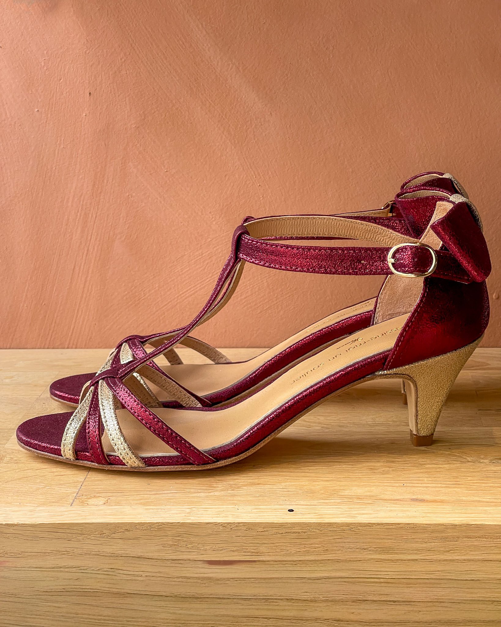 Chloé sandal in iridescent garnet and champagne