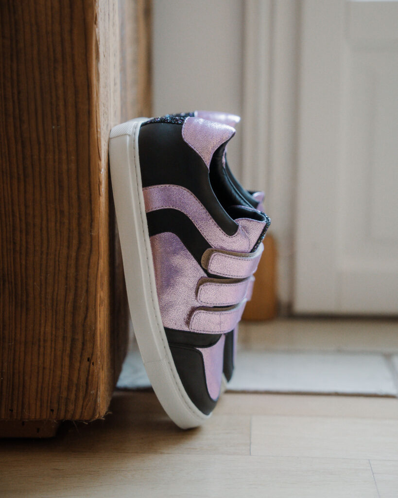 Baskets en cuir lisse noir, irisé lilas, glitter starlight