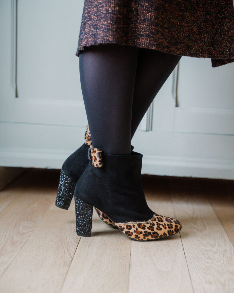 Bottines en velours noir, glitter, poil léopard