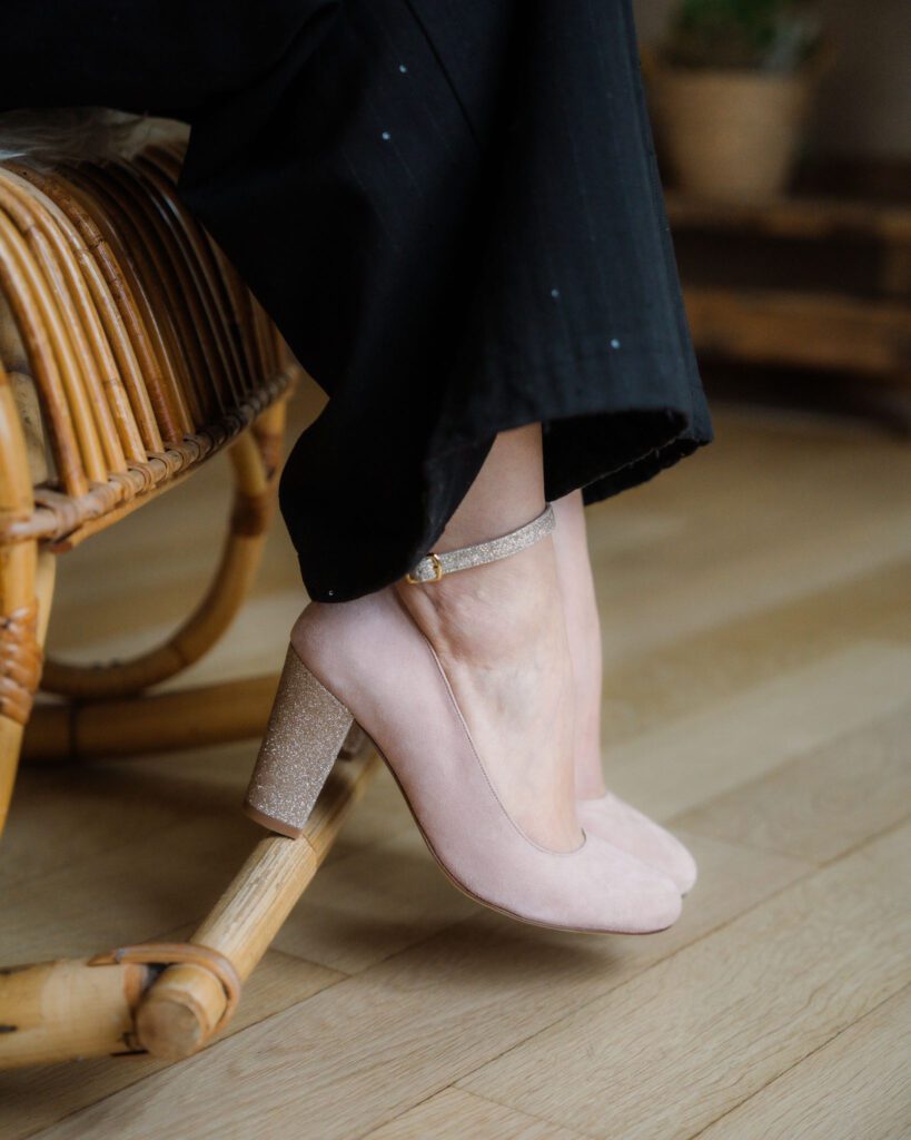 Old rose velvet pumps, blond gold sequins