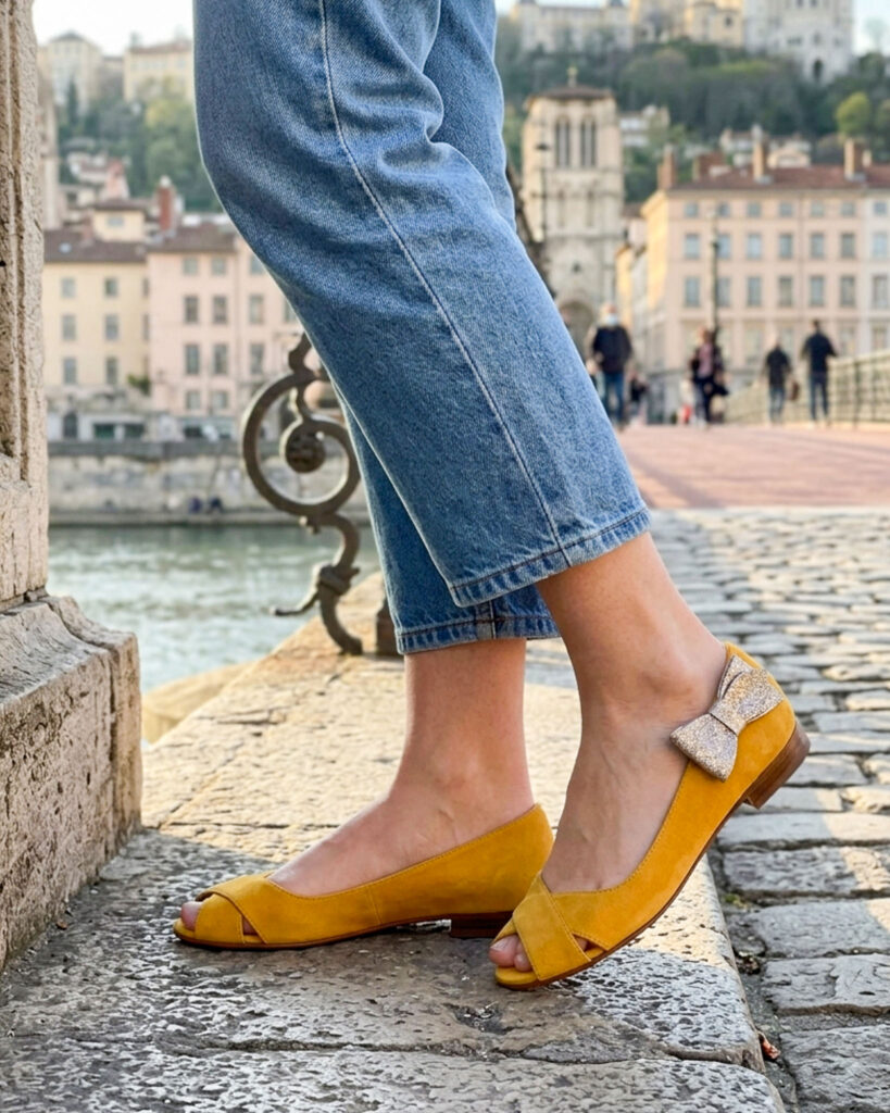 Ballerine ouverte en velours moutarde