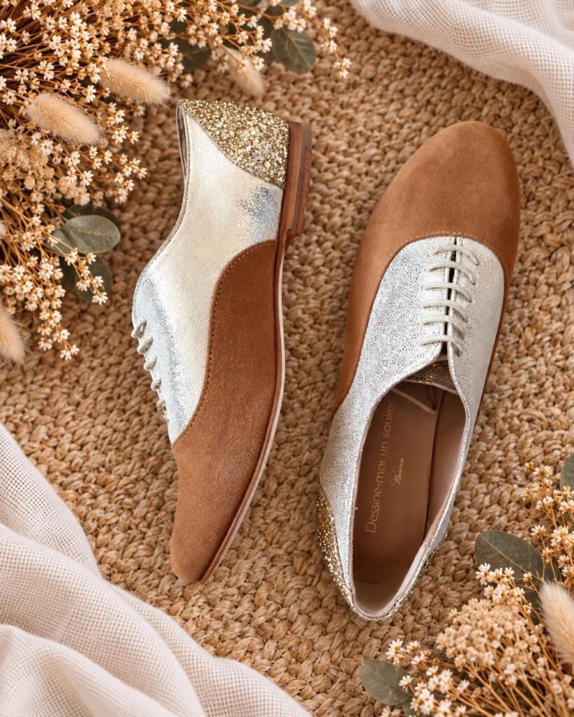 Camel-colored velvet flat Richelieu shoes with champagne iridescent and champagne glitter accents - 37